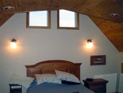 Image of the model C-510 Chalet design master bedroom.